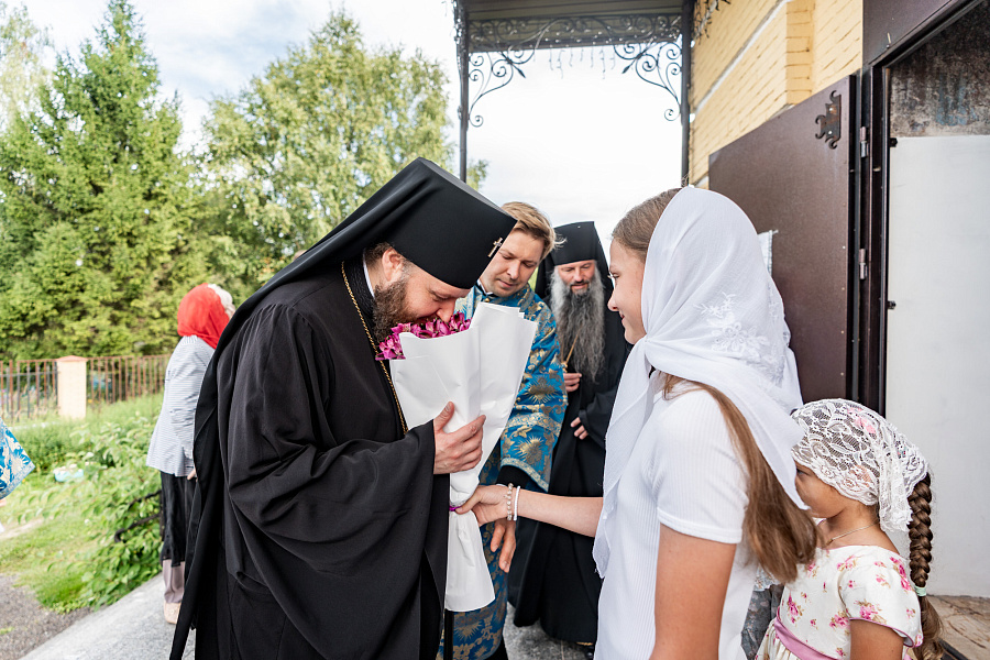 Архиерейское богослужение в Скорбященском храме села Шарапово м.о. Чехов
